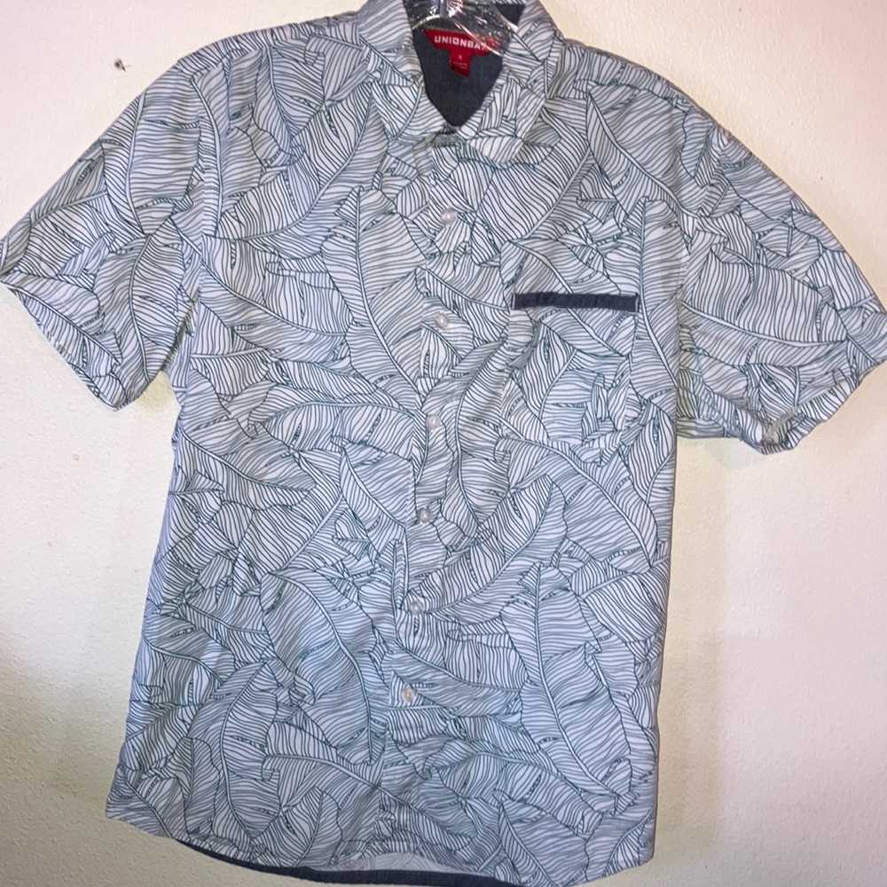 UNIONBAY Blue‎ & White Casual Button Down Shirt with Leaf Print